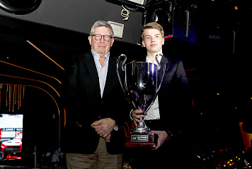 Robert Shwartzman received the Formula 3 Championship Cup