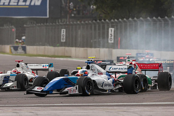 Матевос Исаакян 4-й в воскресной гонке Formula V8 3.5 в Мексике, Оруджев сошёл
