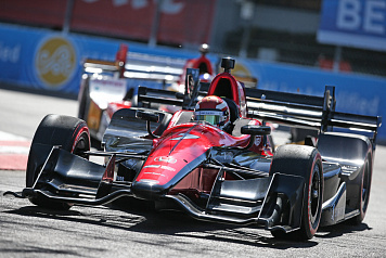 Михаил Алёшин финишировал 14-м в первой гонке сезона IndyCar