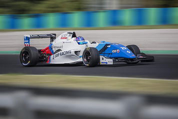 Пилот программы SMP Racing Александр Смоляр дважды финишировал в десятке лучших на этапе Eurocup Formula Renault 2.0 в Венгрии и заработал очки в обеих гонках