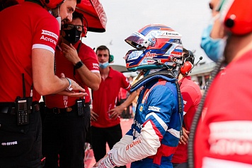 Формула 4: Оливер Бирман упрочил лидерство, Кирилл Смаль остался без очков
