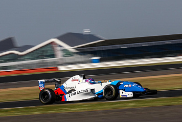 Вартанян и Смоляр финишировали в ТОП-10 на этапе Eurocup Formula Renault 2.0 в Сильверстоуне