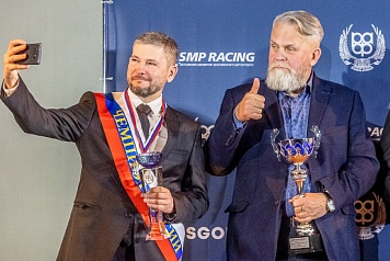 Кирилл Ладыгин получил чемпионский кубок