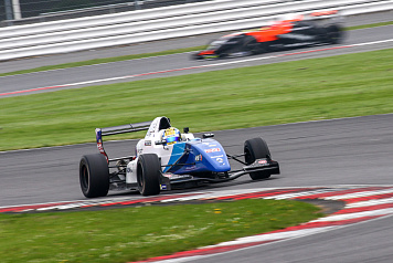Пилоты SMP Racing завершили первую гонку этапа Formula Renault 2.0 NEC